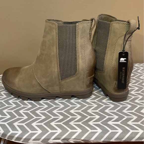 Joan of Arctic Wedge Bootie Ash Brown - Picture 2 of 5